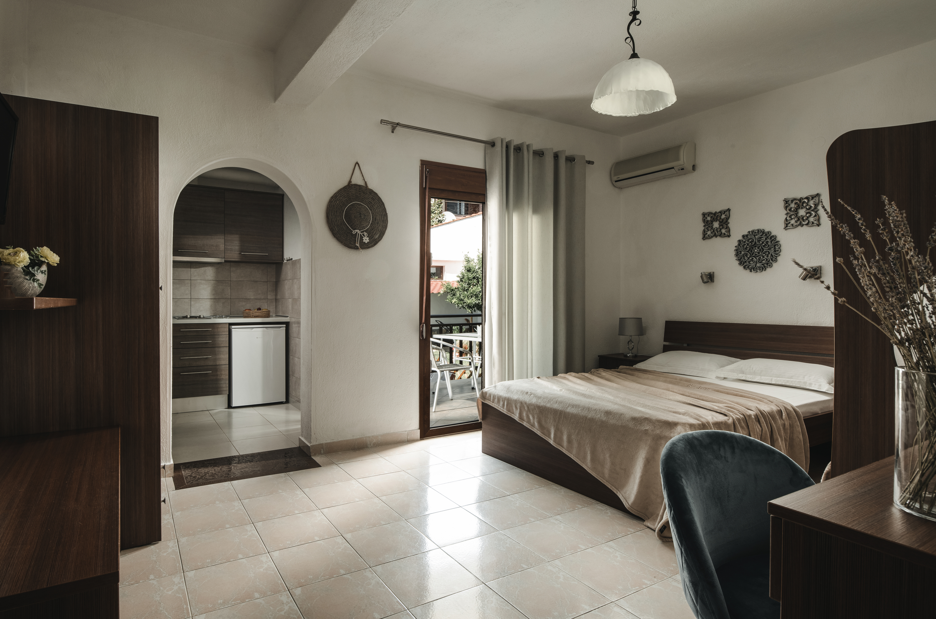 Οικογενειακό Στούντιο (3 Ενήλικες + 1 Παιδί)